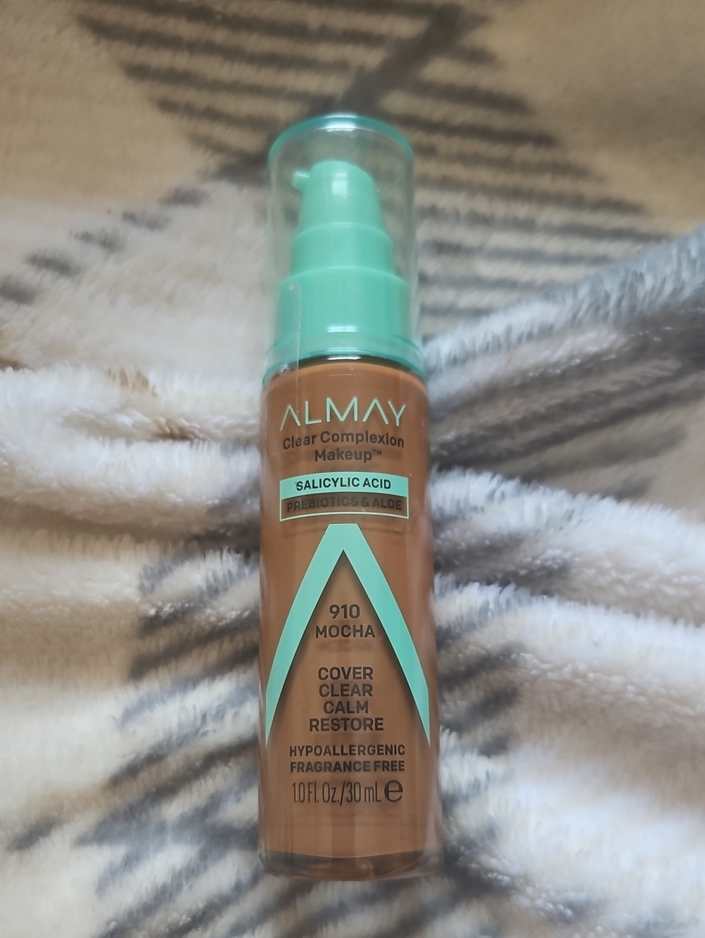 Almay Clear Complexion Makeup Foundation - 910 Mocha Sealed